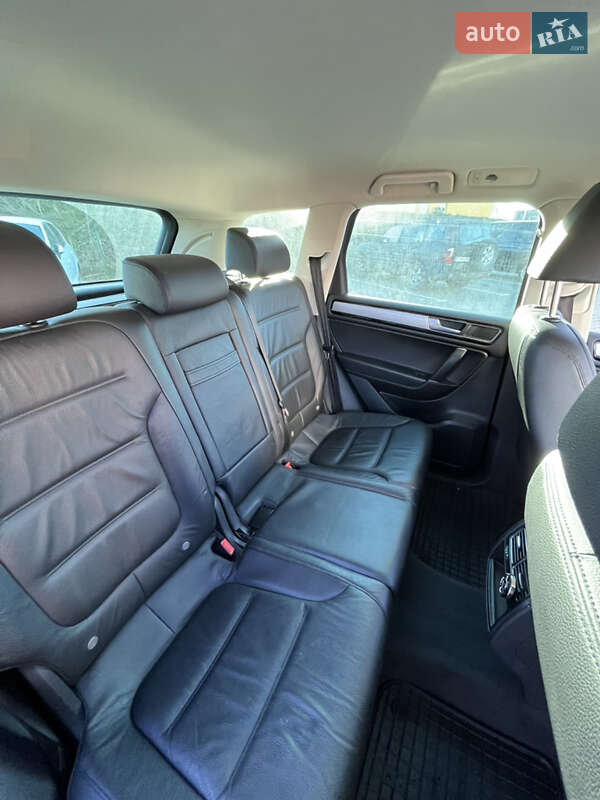 Внедорожник / Кроссовер Volkswagen Touareg 2015 в Луцке