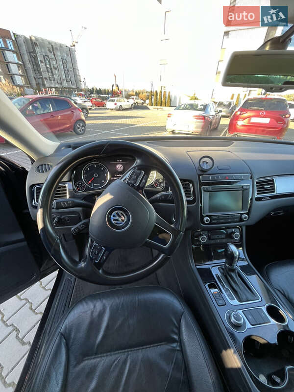 Внедорожник / Кроссовер Volkswagen Touareg 2015 в Луцке