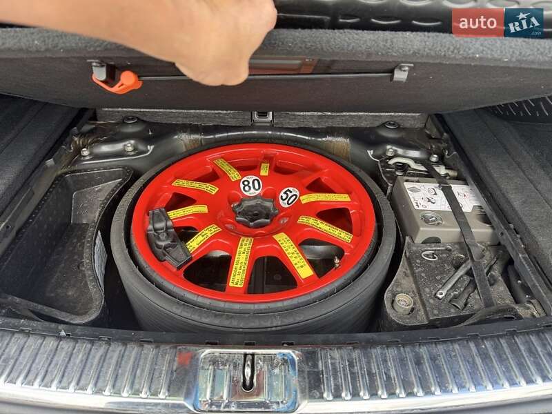 Внедорожник / Кроссовер Volkswagen Touareg 2014 в Киеве