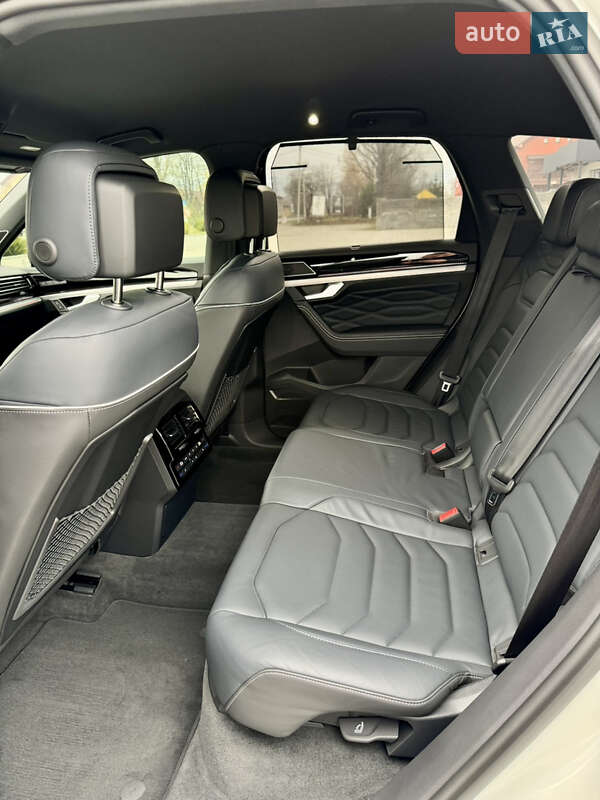 Внедорожник / Кроссовер Volkswagen Touareg 2024 в Иршаве