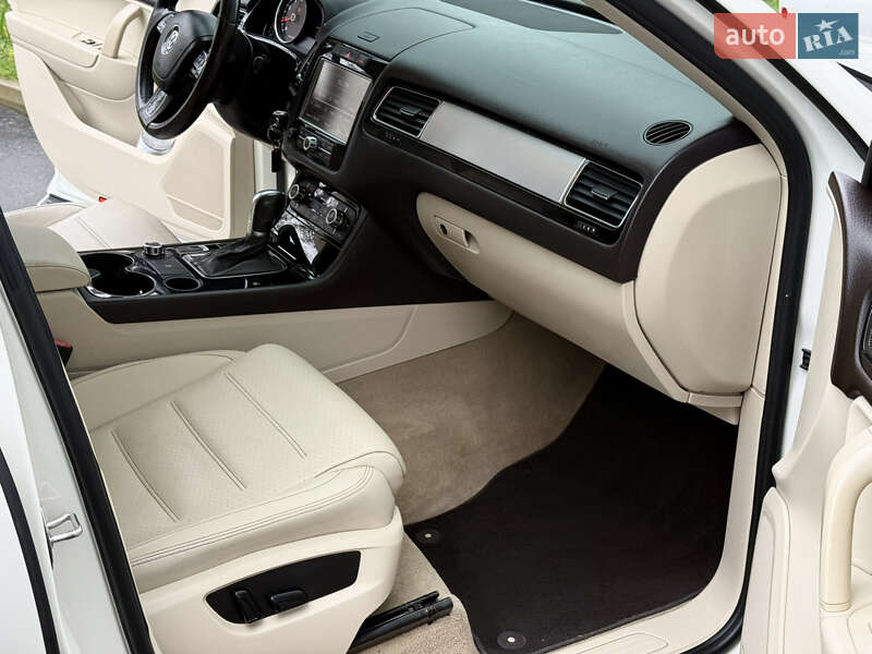 Внедорожник / Кроссовер Volkswagen Touareg 2011 в Одессе