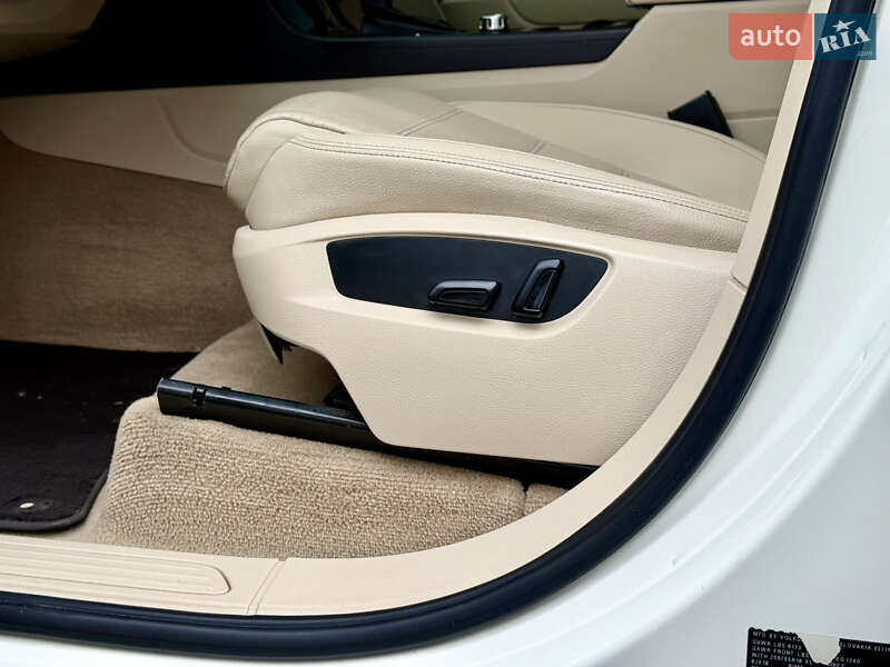 Внедорожник / Кроссовер Volkswagen Touareg 2011 в Одессе