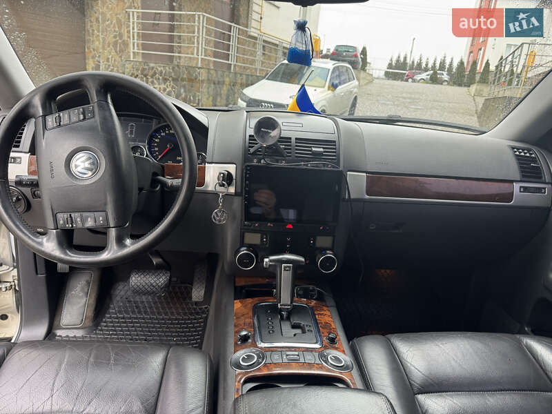 Внедорожник / Кроссовер Volkswagen Touareg 2009 в Львове