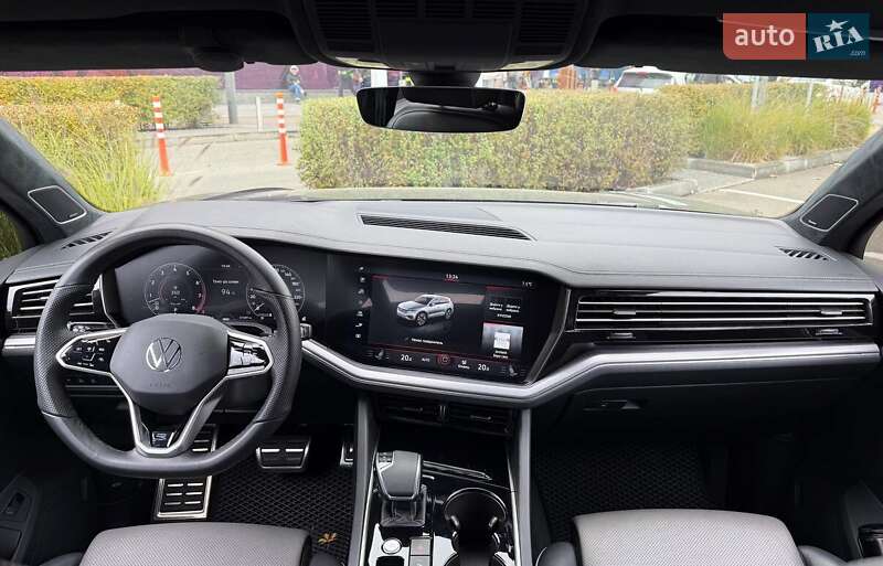 Внедорожник / Кроссовер Volkswagen Touareg 2023 в Киеве