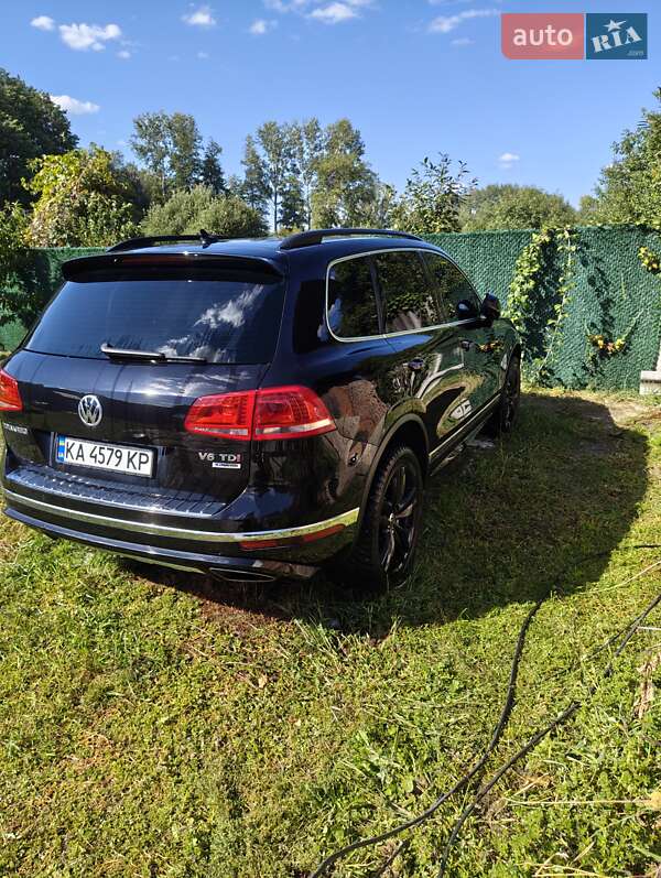 Внедорожник / Кроссовер Volkswagen Touareg 2015 в Ахтырке