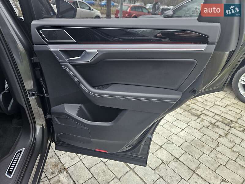 Внедорожник / Кроссовер Volkswagen Touareg 2023 в Киеве