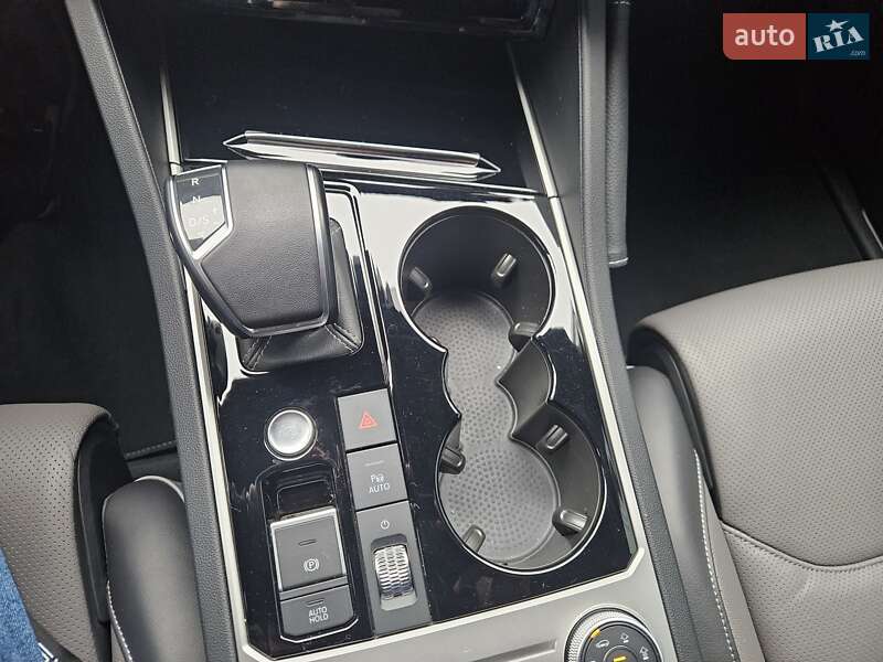Внедорожник / Кроссовер Volkswagen Touareg 2023 в Киеве