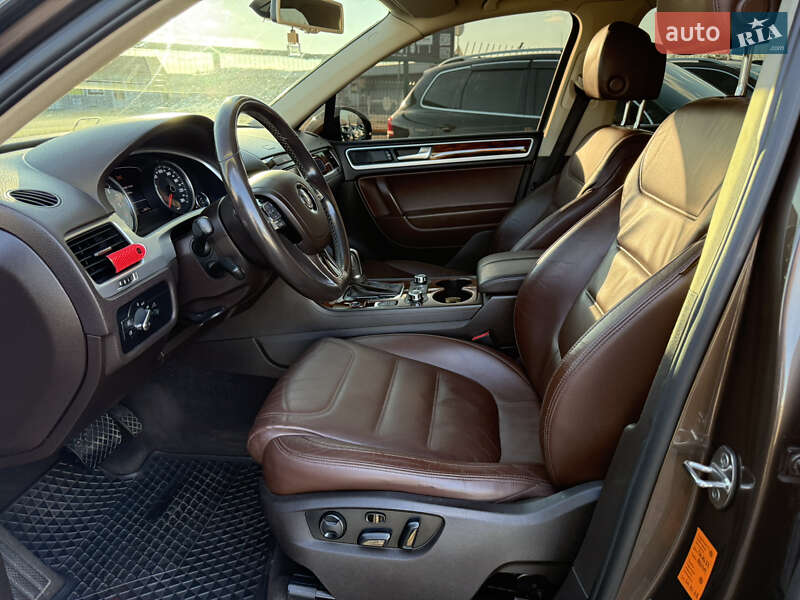 Внедорожник / Кроссовер Volkswagen Touareg 2011 в Киеве