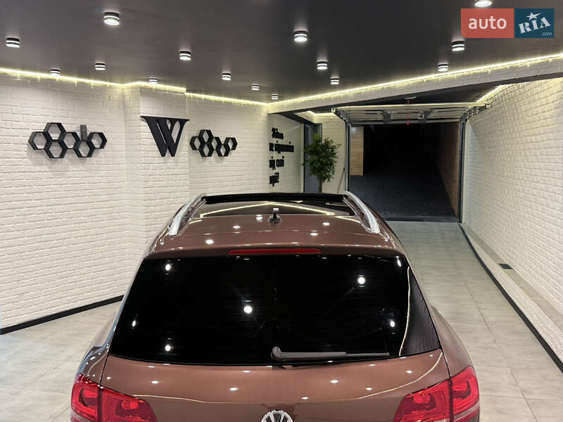 Внедорожник / Кроссовер Volkswagen Touareg 2014 в Одессе