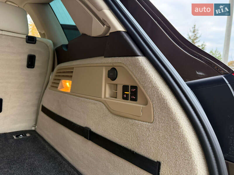 Внедорожник / Кроссовер Volkswagen Touareg 2014 в Одессе