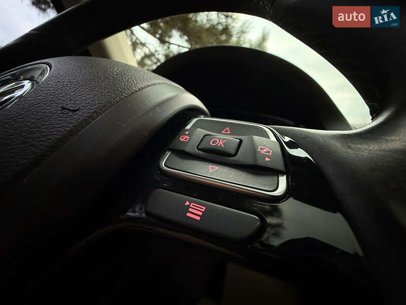 Внедорожник / Кроссовер Volkswagen Touareg 2014 в Одессе