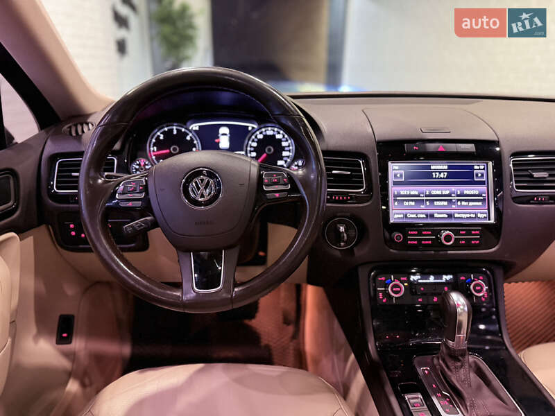 Внедорожник / Кроссовер Volkswagen Touareg 2014 в Одессе