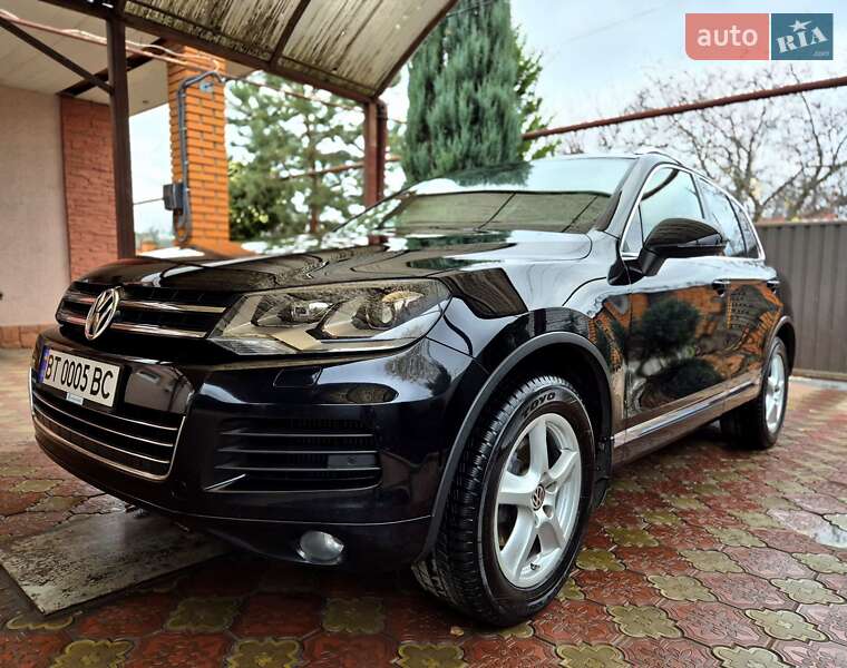Внедорожник / Кроссовер Volkswagen Touareg 2012 в Запорожье