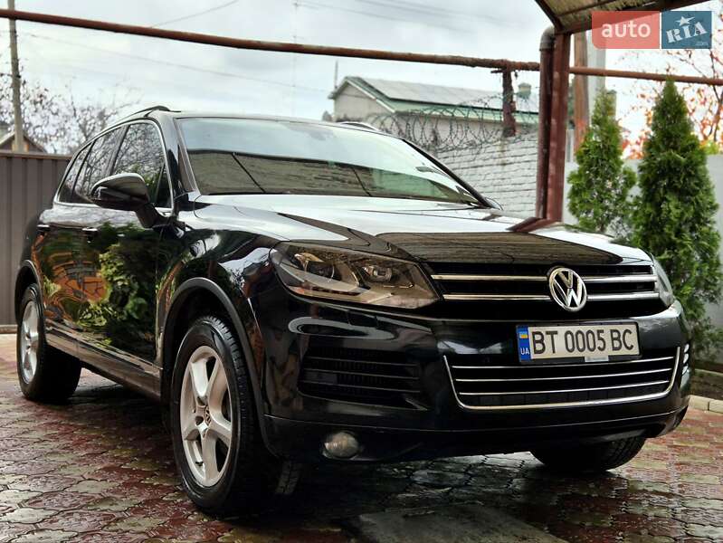 Внедорожник / Кроссовер Volkswagen Touareg 2012 в Запорожье