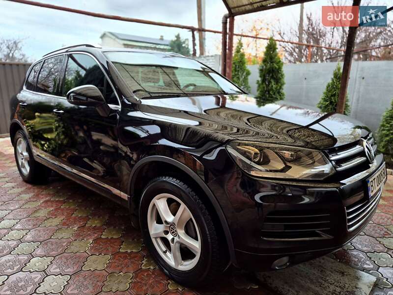 Внедорожник / Кроссовер Volkswagen Touareg 2012 в Запорожье