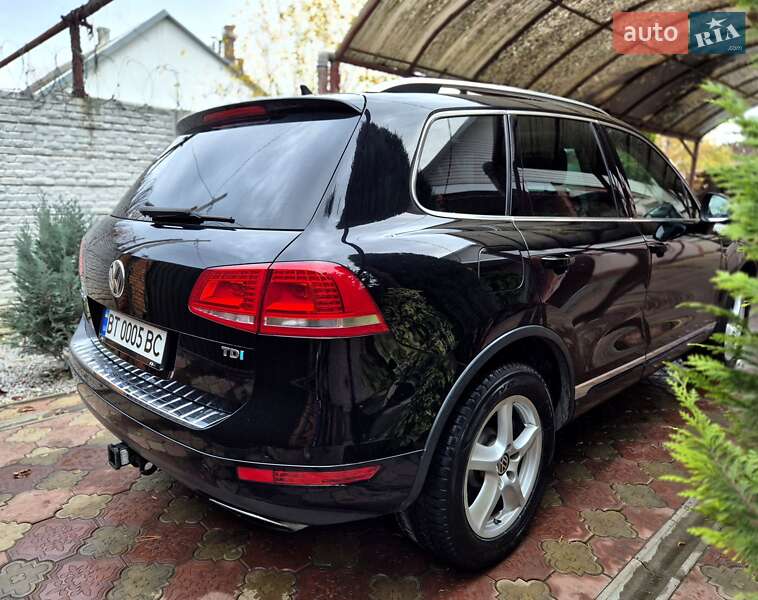 Внедорожник / Кроссовер Volkswagen Touareg 2012 в Запорожье