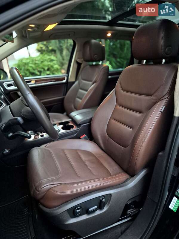 Внедорожник / Кроссовер Volkswagen Touareg 2012 в Запорожье