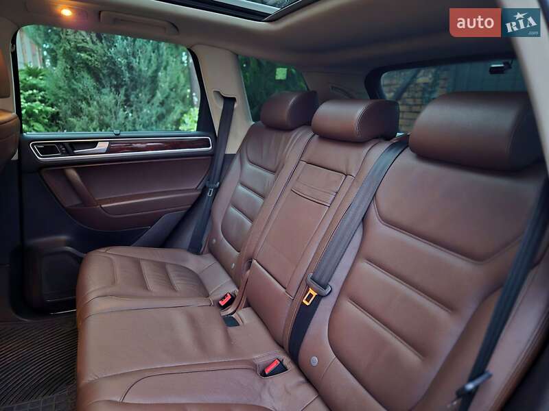 Внедорожник / Кроссовер Volkswagen Touareg 2012 в Запорожье