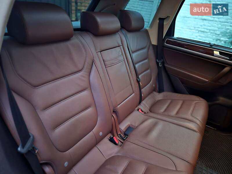 Внедорожник / Кроссовер Volkswagen Touareg 2012 в Запорожье