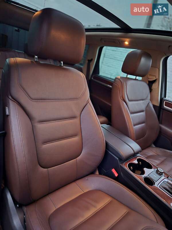 Внедорожник / Кроссовер Volkswagen Touareg 2012 в Запорожье