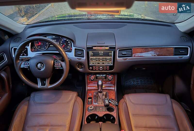 Внедорожник / Кроссовер Volkswagen Touareg 2012 в Запорожье