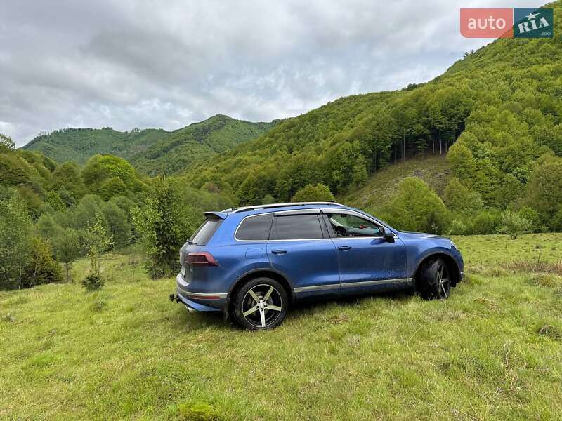 Внедорожник / Кроссовер Volkswagen Touareg 2015 в Днепре