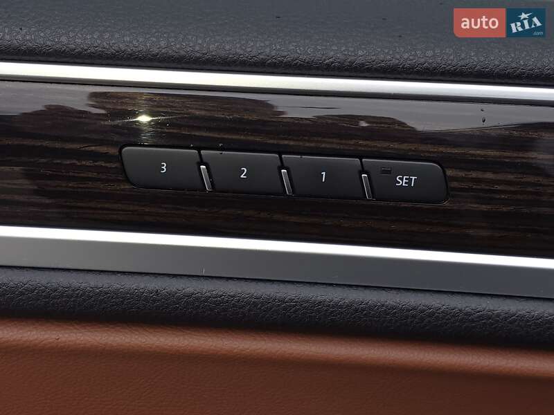 Внедорожник / Кроссовер Volkswagen Touareg 2016 в Коломые