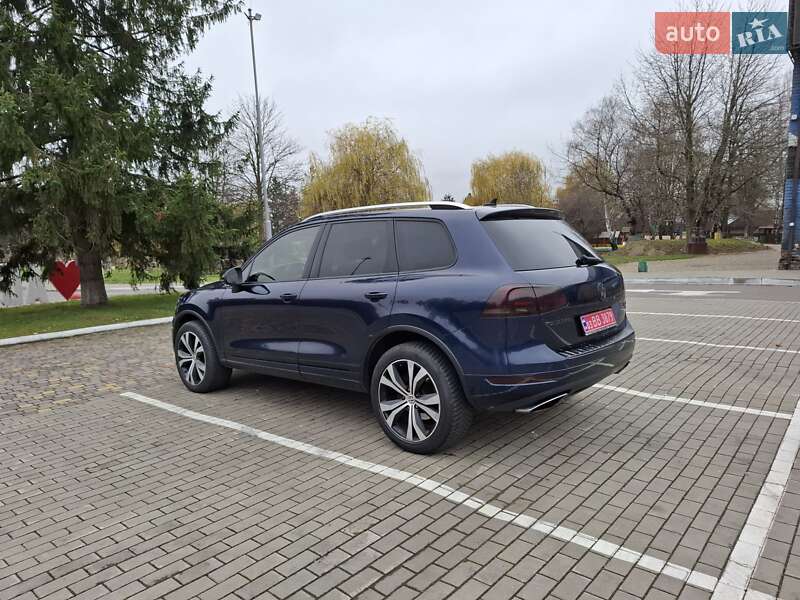 Внедорожник / Кроссовер Volkswagen Touareg 2014 в Луцке