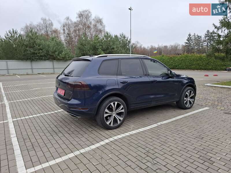 Внедорожник / Кроссовер Volkswagen Touareg 2014 в Луцке