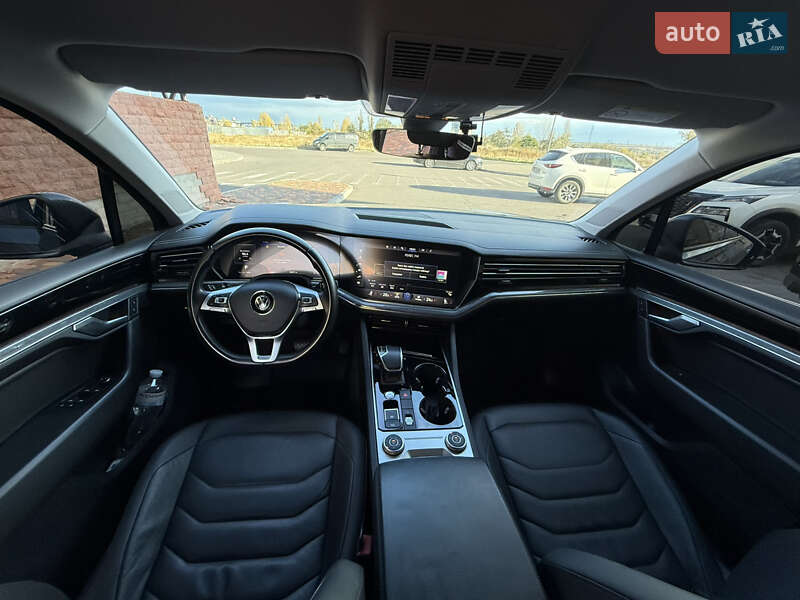 Внедорожник / Кроссовер Volkswagen Touareg 2018 в Одессе