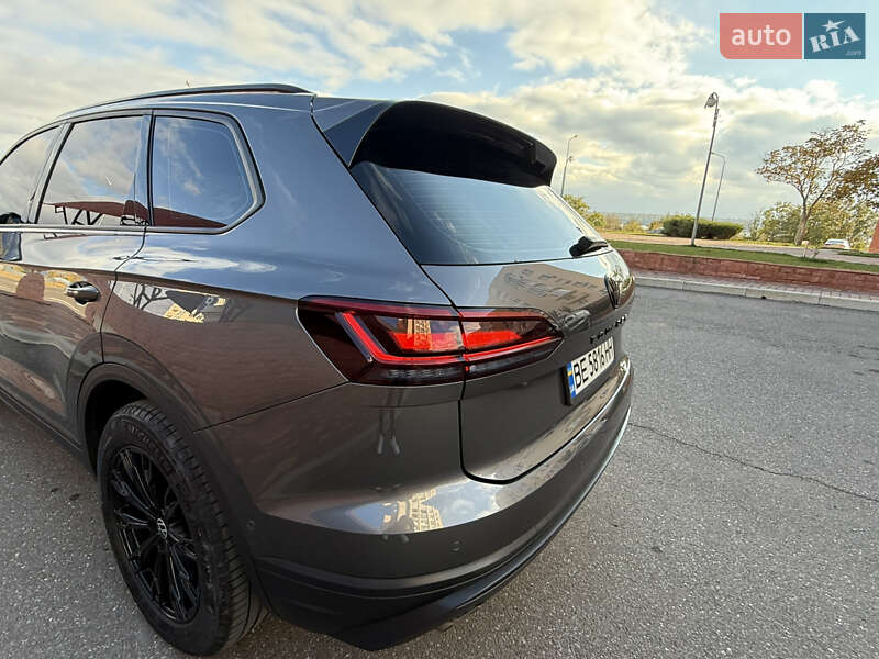 Внедорожник / Кроссовер Volkswagen Touareg 2018 в Одессе