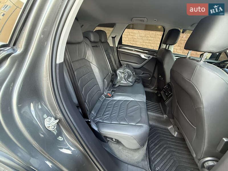 Внедорожник / Кроссовер Volkswagen Touareg 2018 в Одессе