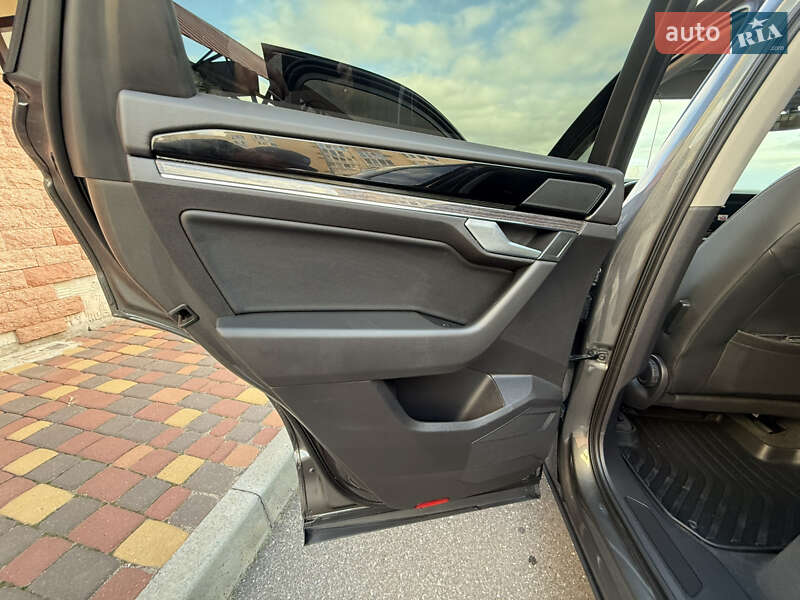 Внедорожник / Кроссовер Volkswagen Touareg 2018 в Одессе