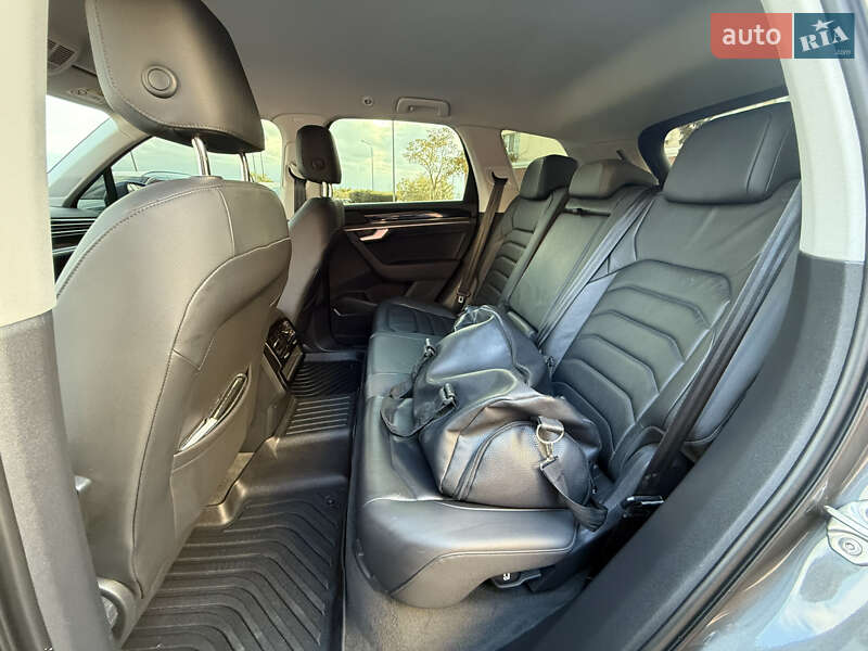 Внедорожник / Кроссовер Volkswagen Touareg 2018 в Одессе