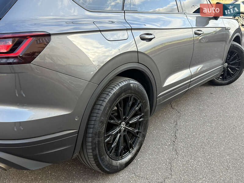 Внедорожник / Кроссовер Volkswagen Touareg 2018 в Одессе