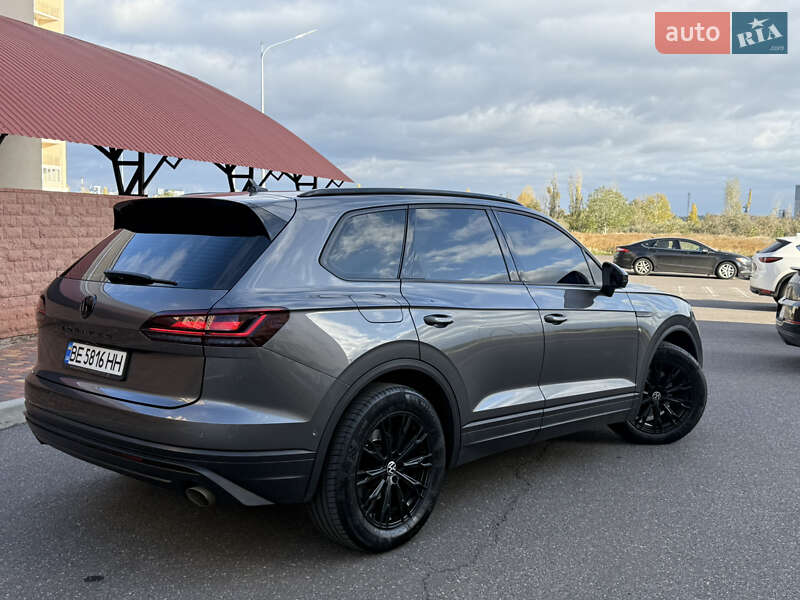 Внедорожник / Кроссовер Volkswagen Touareg 2018 в Одессе