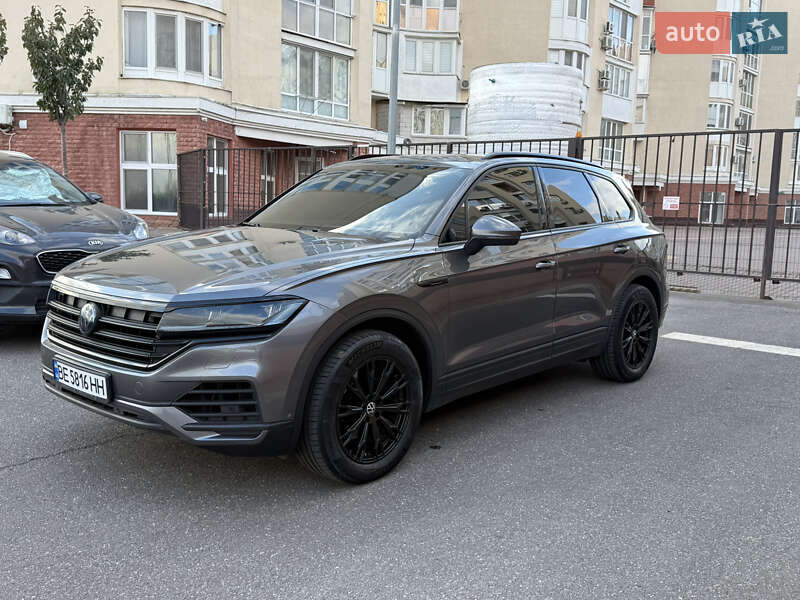 Внедорожник / Кроссовер Volkswagen Touareg 2018 в Одессе