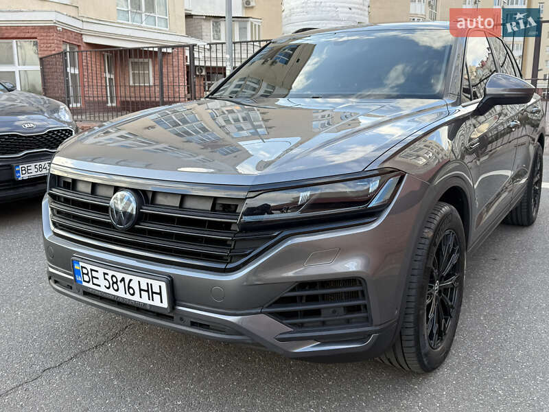 Внедорожник / Кроссовер Volkswagen Touareg 2018 в Одессе