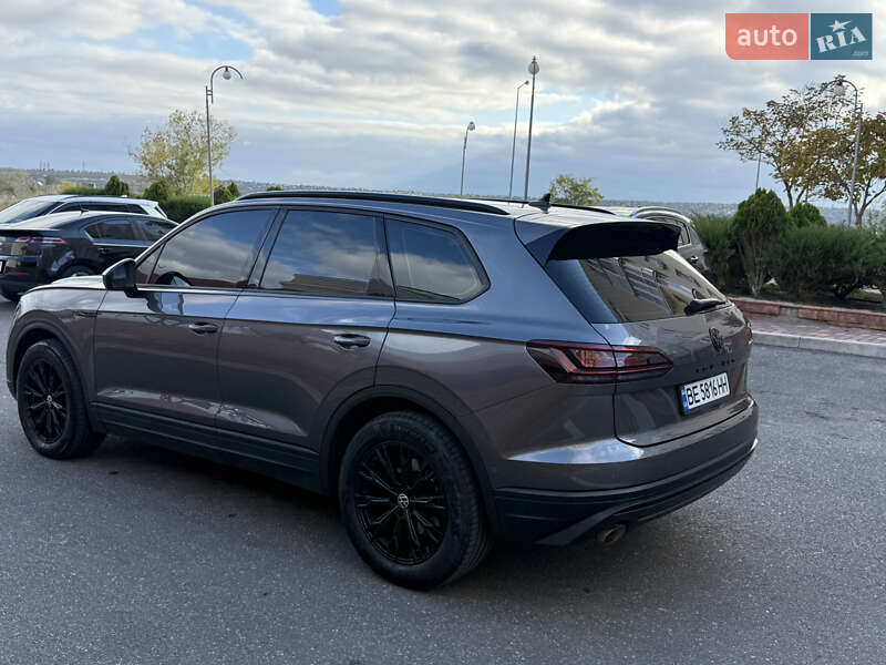 Внедорожник / Кроссовер Volkswagen Touareg 2018 в Одессе