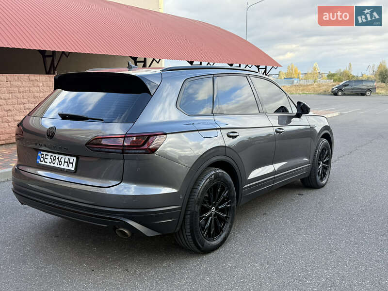 Внедорожник / Кроссовер Volkswagen Touareg 2018 в Одессе