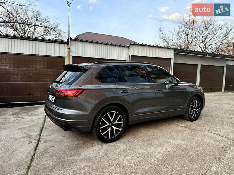 Внедорожник / Кроссовер Volkswagen Touareg 2020 в Киеве