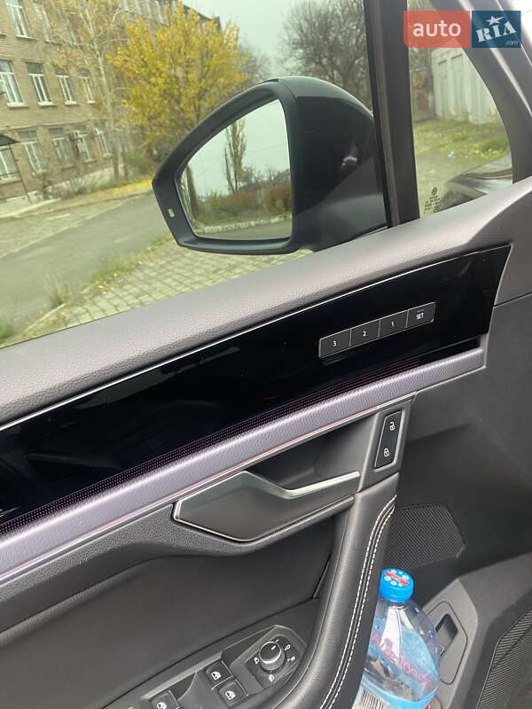 Внедорожник / Кроссовер Volkswagen Touareg 2018 в Кривом Роге