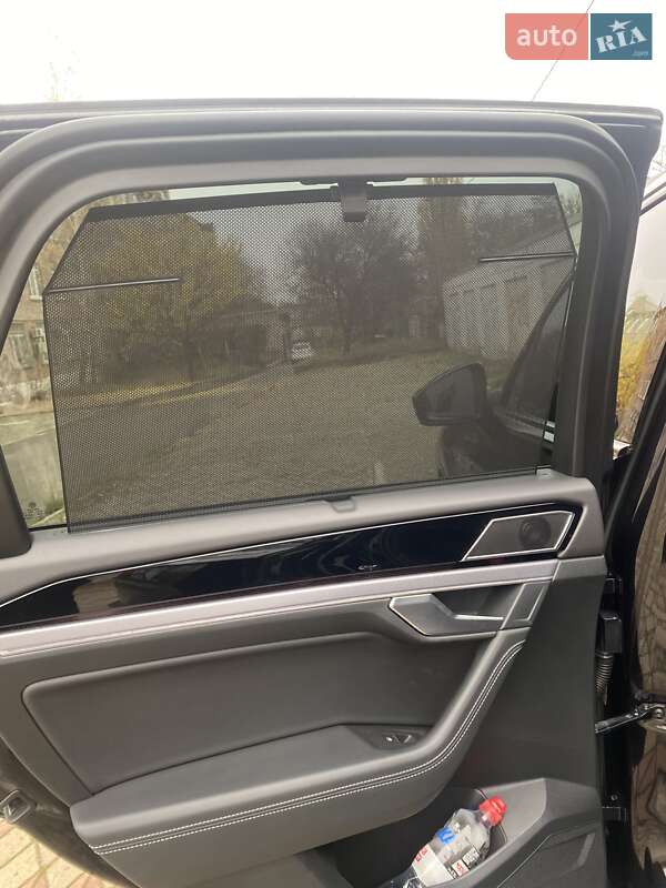 Внедорожник / Кроссовер Volkswagen Touareg 2018 в Кривом Роге