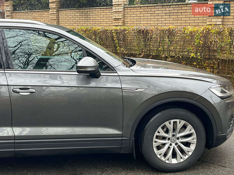 Внедорожник / Кроссовер Volkswagen Touareg 2019 в Киеве