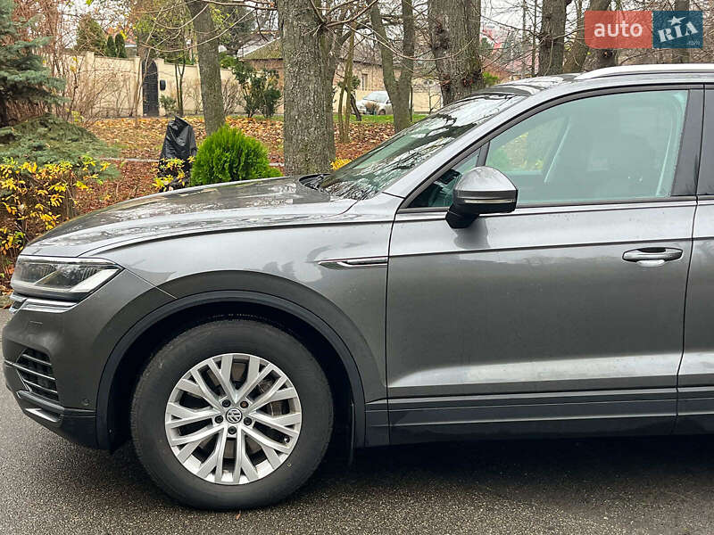 Внедорожник / Кроссовер Volkswagen Touareg 2019 в Киеве