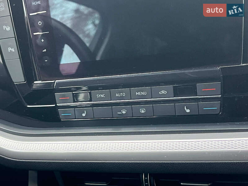 Внедорожник / Кроссовер Volkswagen Touareg 2019 в Киеве