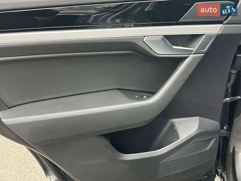 Внедорожник / Кроссовер Volkswagen Touareg 2019 в Киеве