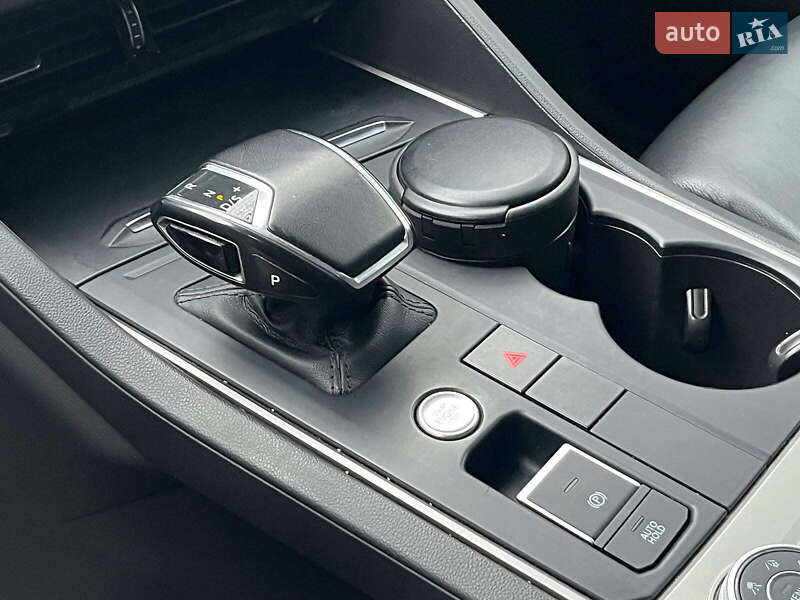 Внедорожник / Кроссовер Volkswagen Touareg 2019 в Киеве