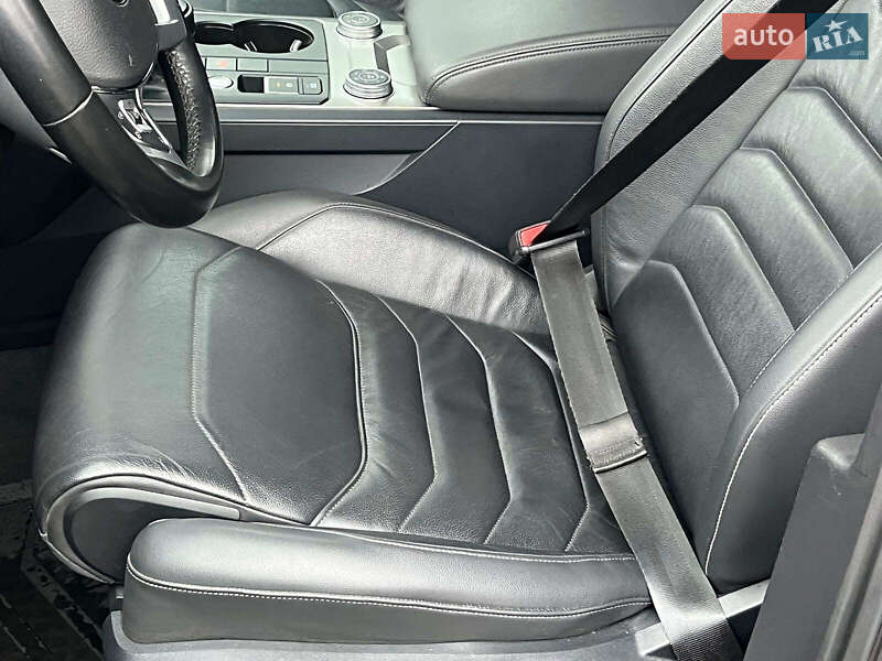 Внедорожник / Кроссовер Volkswagen Touareg 2019 в Киеве