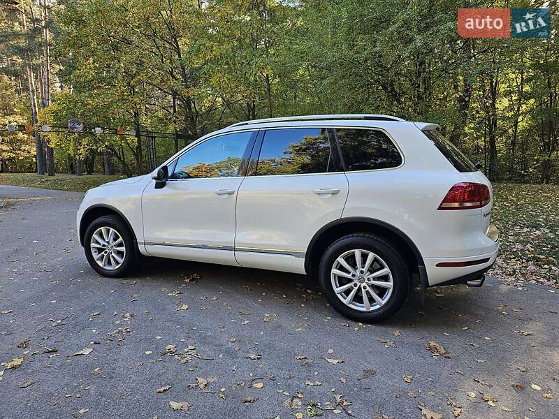 Внедорожник / Кроссовер Volkswagen Touareg 2013 в Броварах